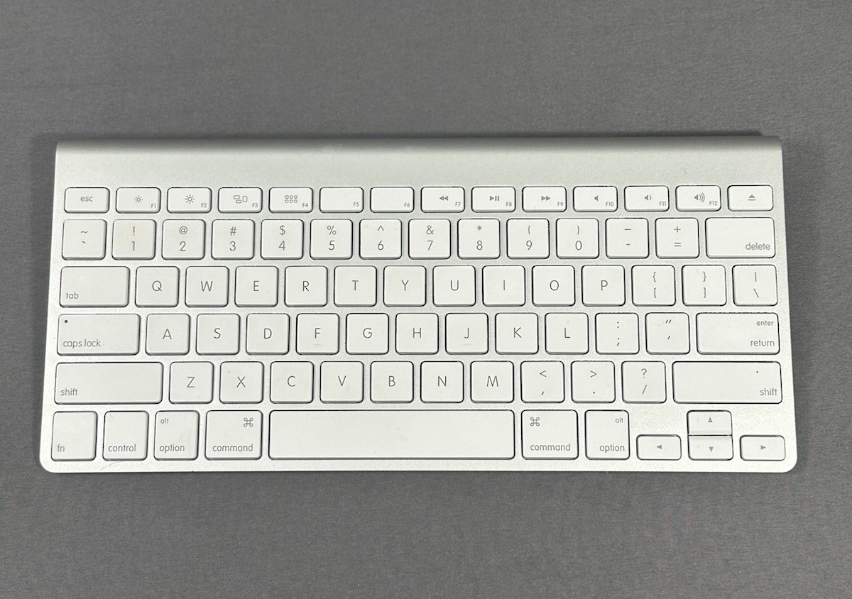 GENUINE Apple Wireless Bluetooth Keyboard A1314 Mac Aluminium CLEAN