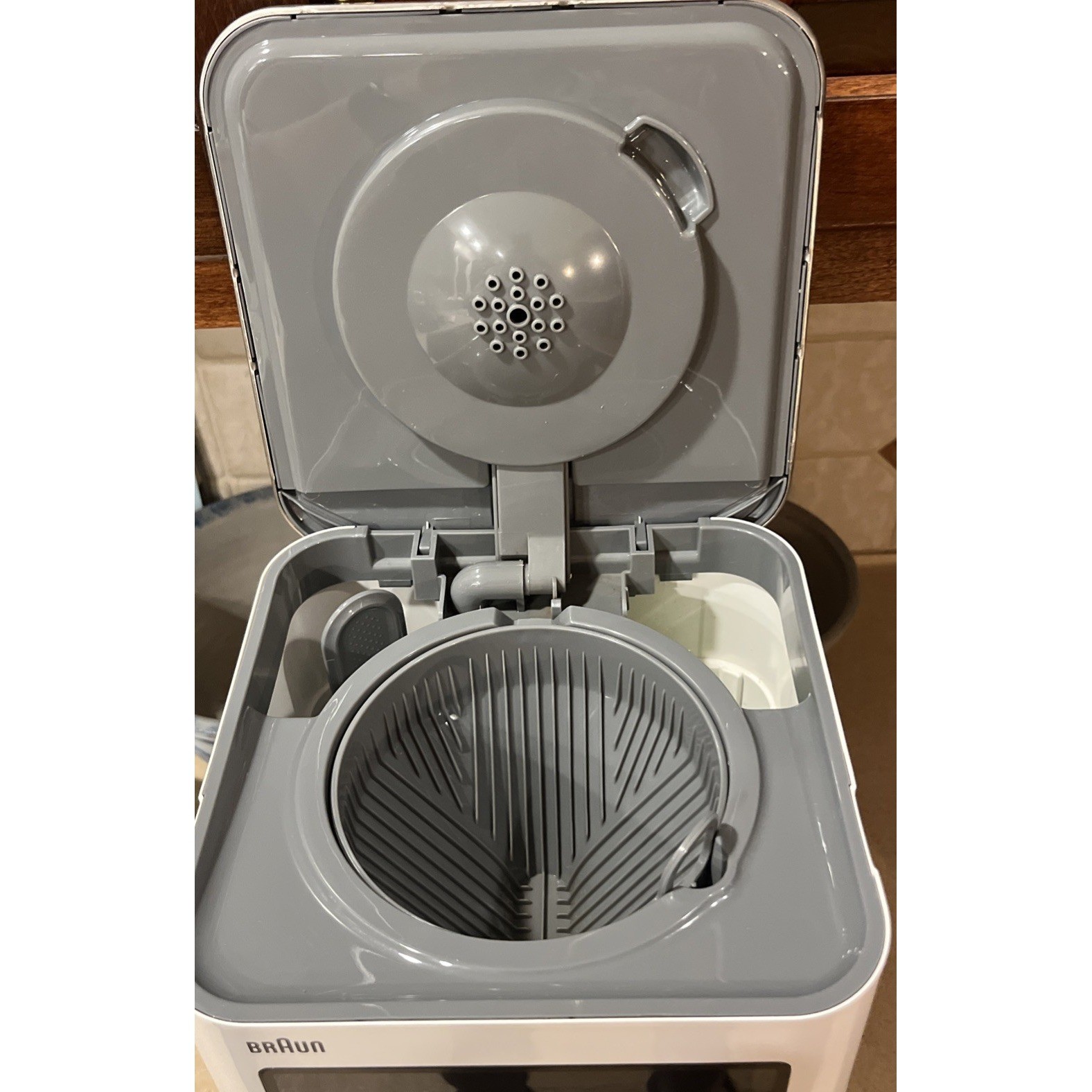 Braun PureFlavor 12 Cup Programmable Coffee Maker White Stainless KF7150WH