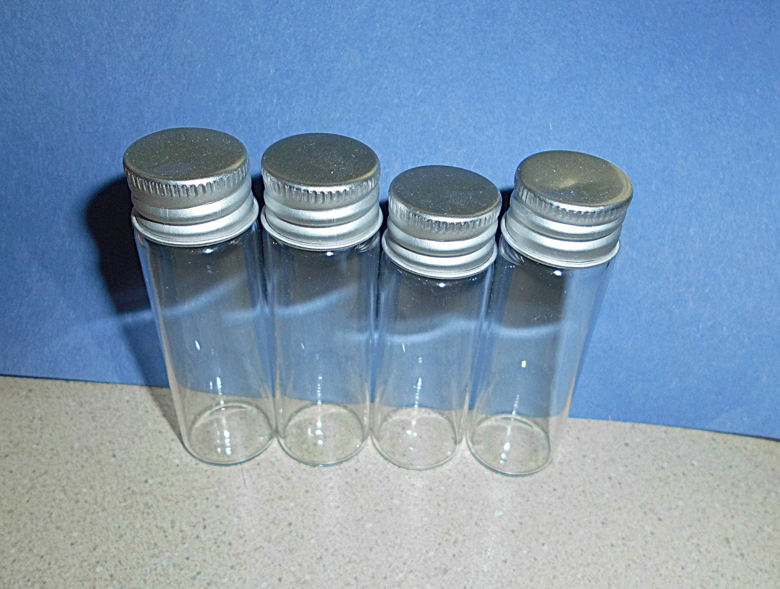 4 HEAVY DUTY GLASS BOTTLES WITH SCREW ON CAPS NEW USA