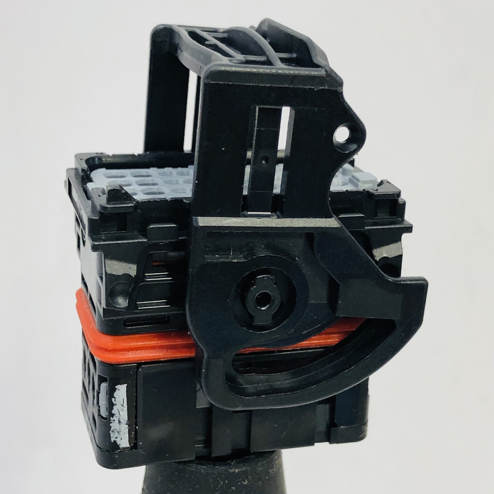 MOLEX - MCD 21093 AUTOMOTIVE CONNECTOR SOCKET 48 WAY- M2