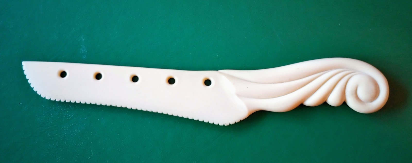 Vintage 1940s-50s DuPont Lucite Aer-Flo Ivory Cake & Fruit Knife