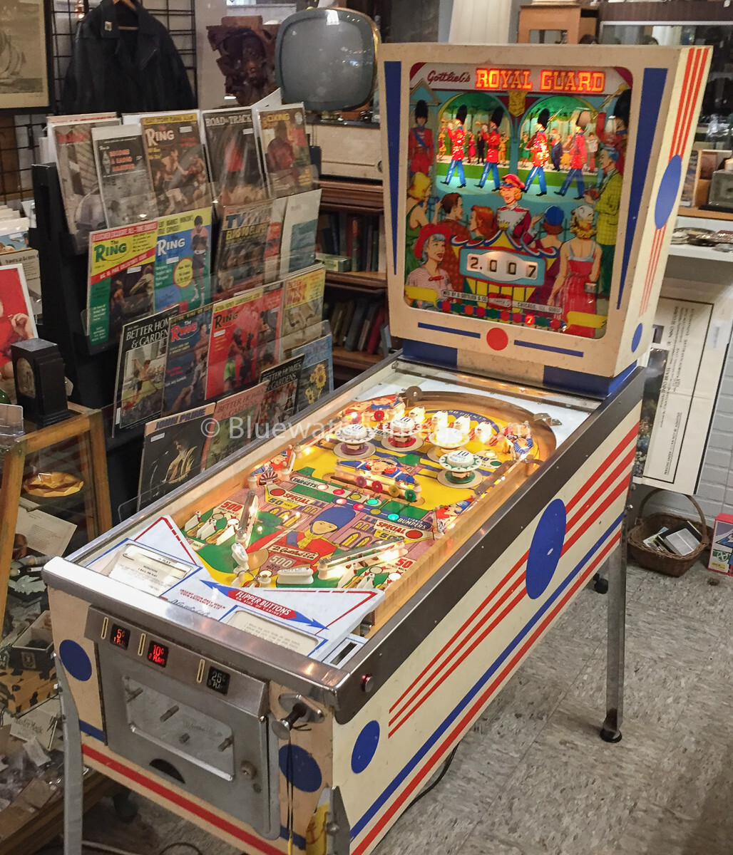 1968 Gottlieb Royal Guard Pinball Machine Super Clean Wedge Head Classic!