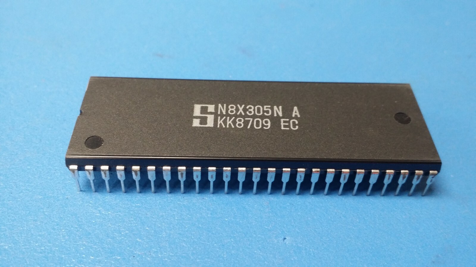 N8X305N SIGNETICS Microcontroller, 8 Microcontroller, 8-Bit, TTL, PDIP50