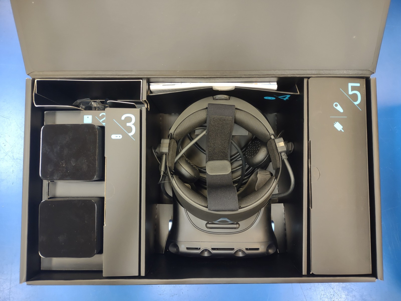 HTC VIVE Cosmos Elite Full VR Headset Kit