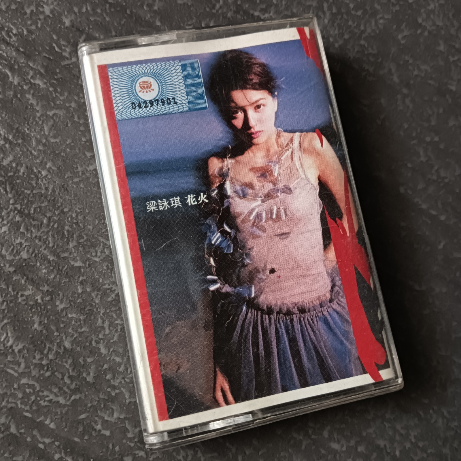 B- Gigi Leung 梁咏琪 =花火= 马来西亚版 磁带 2000 Malaysia Cassette