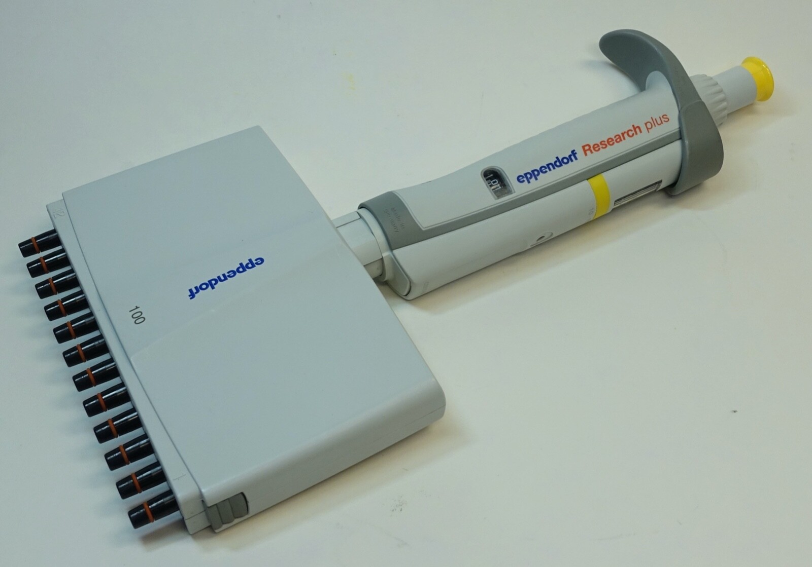 Eppendorf Research Plus 12 Multi-Channel 100 Pipette, Pipet, 10-100uL
