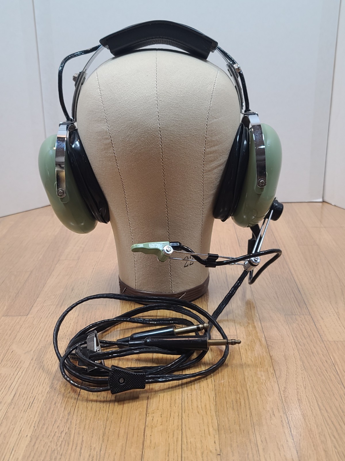 David Clark Model H10-40 Aviation Headset/ M-3 Microphone Dual Plugs