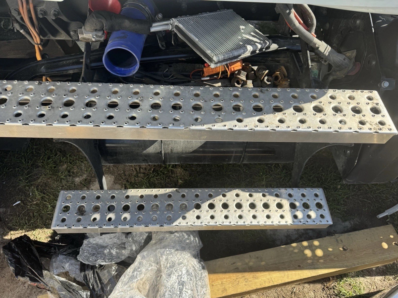 2025 FREIGHTLINER CASCADIA 126 Day  CAB STEP
