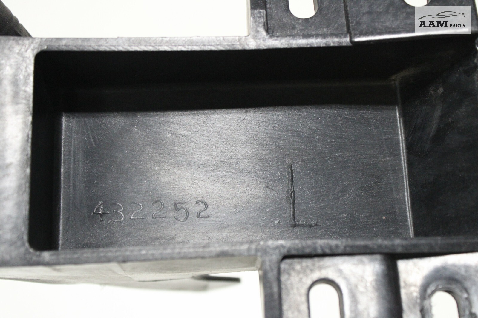2018-2024 FREIGHTLINER CASCADIA LEFT DRIVER SIDE FAIRING SUPPORT BRACKET OEM