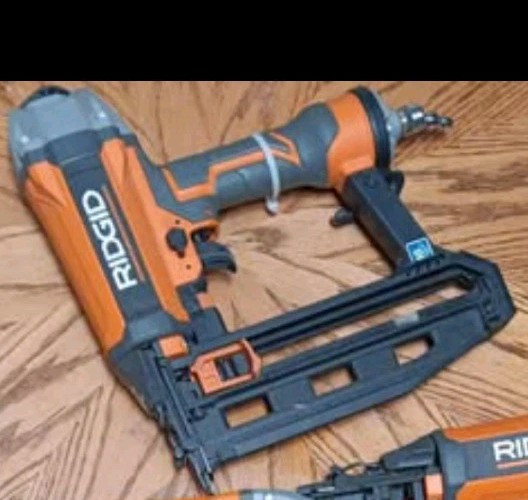 Ridgid 2 1/2 in 16 Gauge Straight Finish Nailer Pneumatic Clean Drive R250SFF