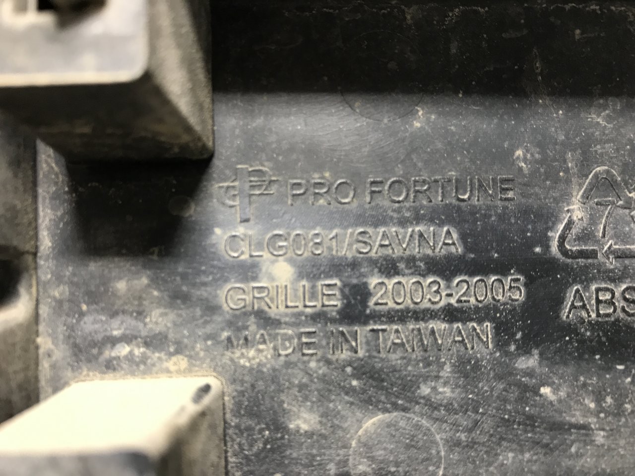 GMC CUBE VAN Grille - Used | P/N GLG081