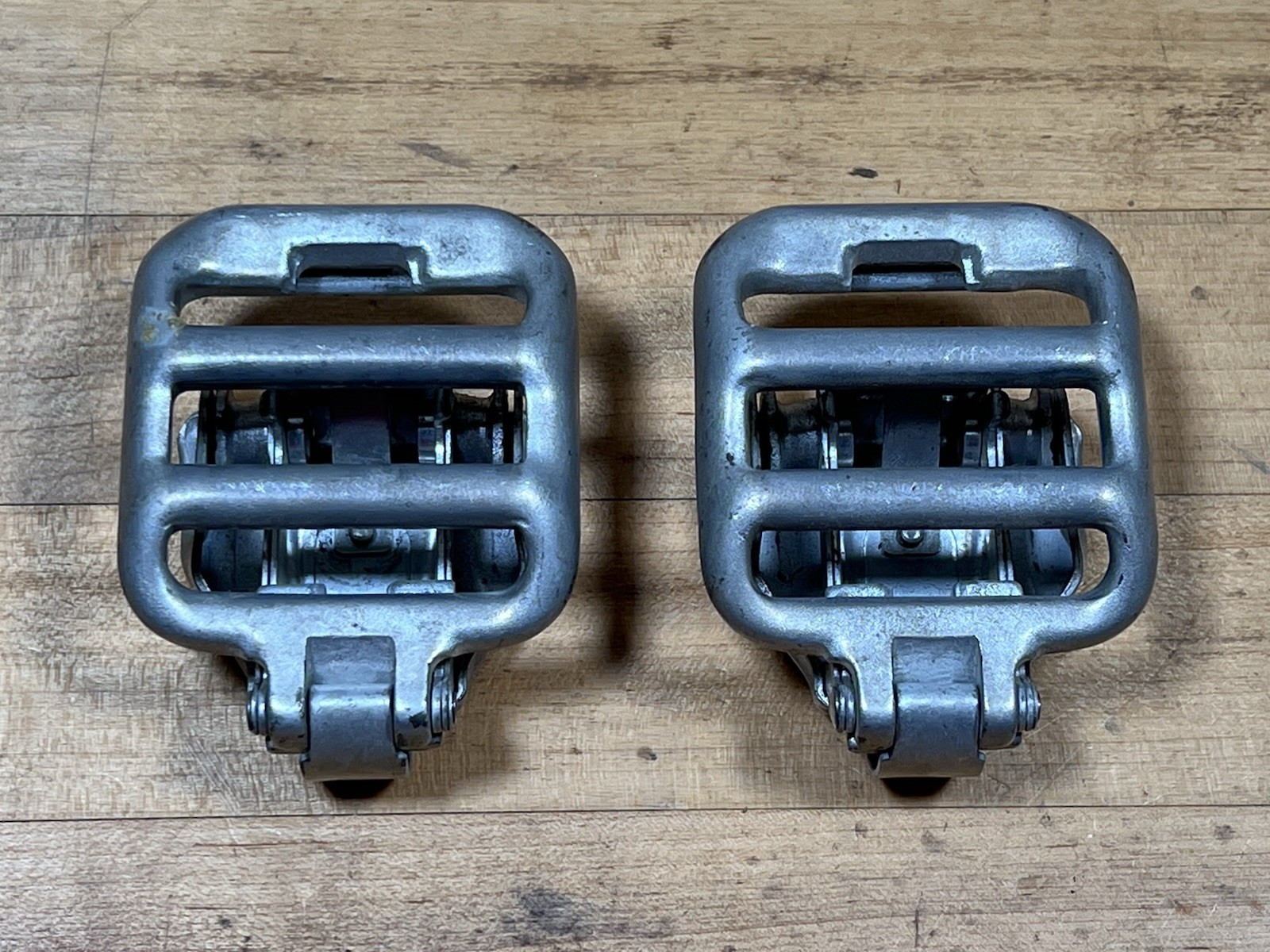 VINTAGE 1964 USAF CAPEWELL PARACHUTE HARNESS RISER QUICK RELEASE FITTING BUCKLES