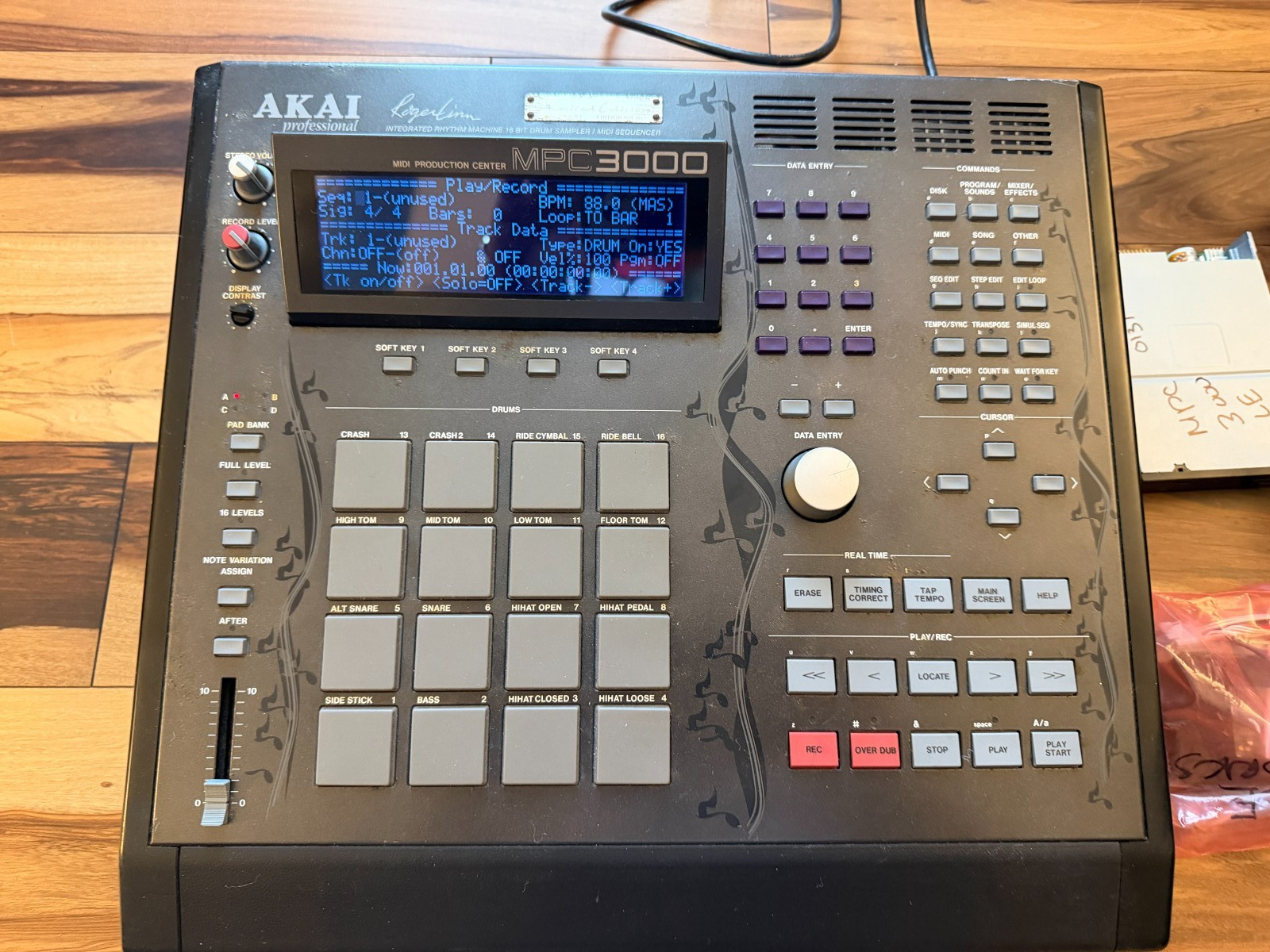 Akai MPC 3000 LE/LARGE Screen/SD Card Drive Original Floppy and Screen***READ***