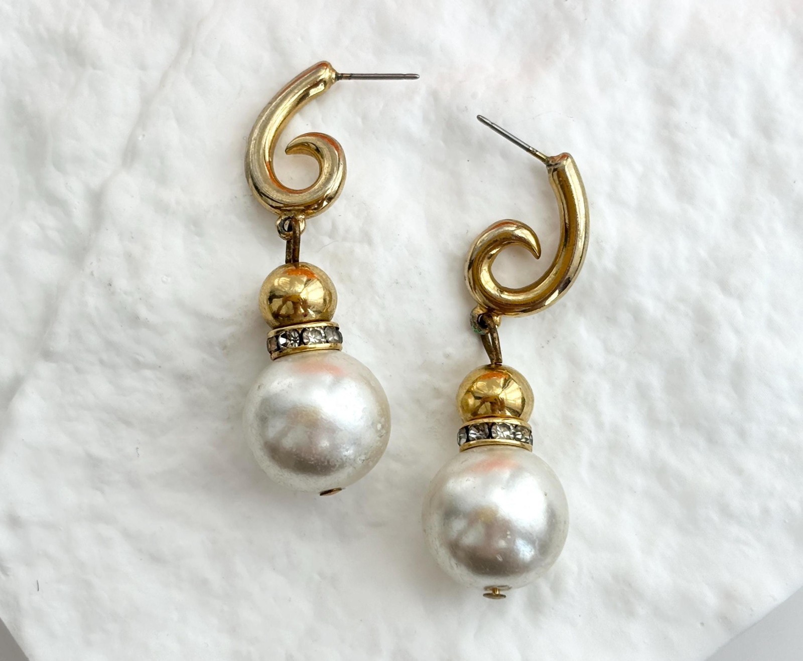 Faux Pearl Accented Rhinestone Swirly Gold Toned Vintage Dangle 80's Earrings