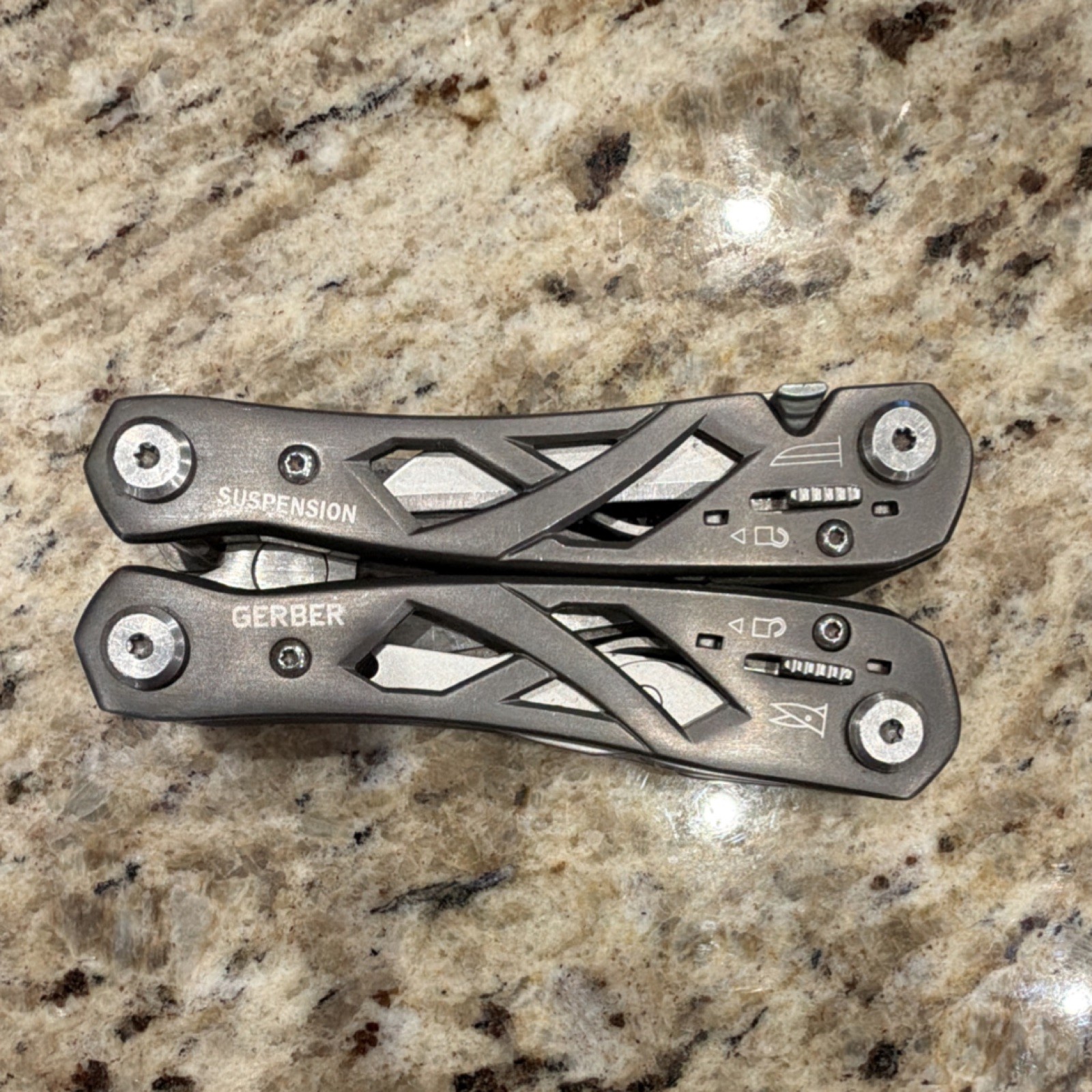 Gerber Suspension Multi-Tool Metal Blade & Handle Pliers Knife 1 Piece