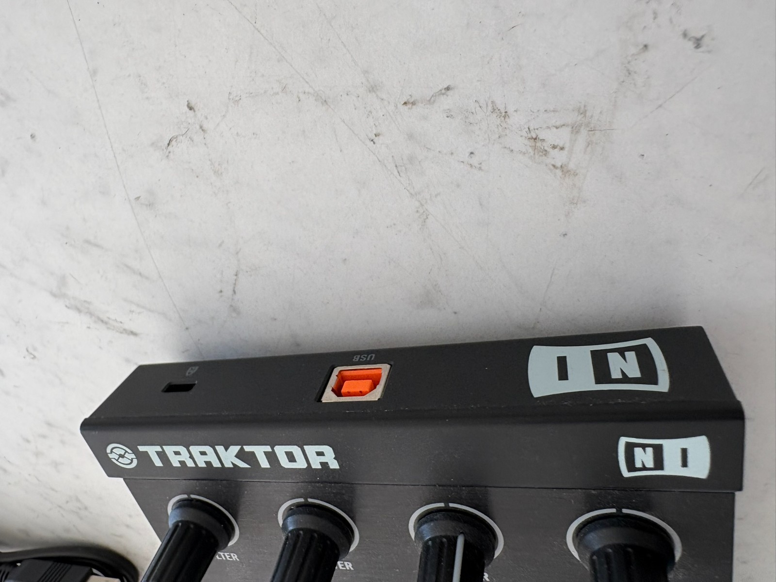 native instruments traktor kontrol F1