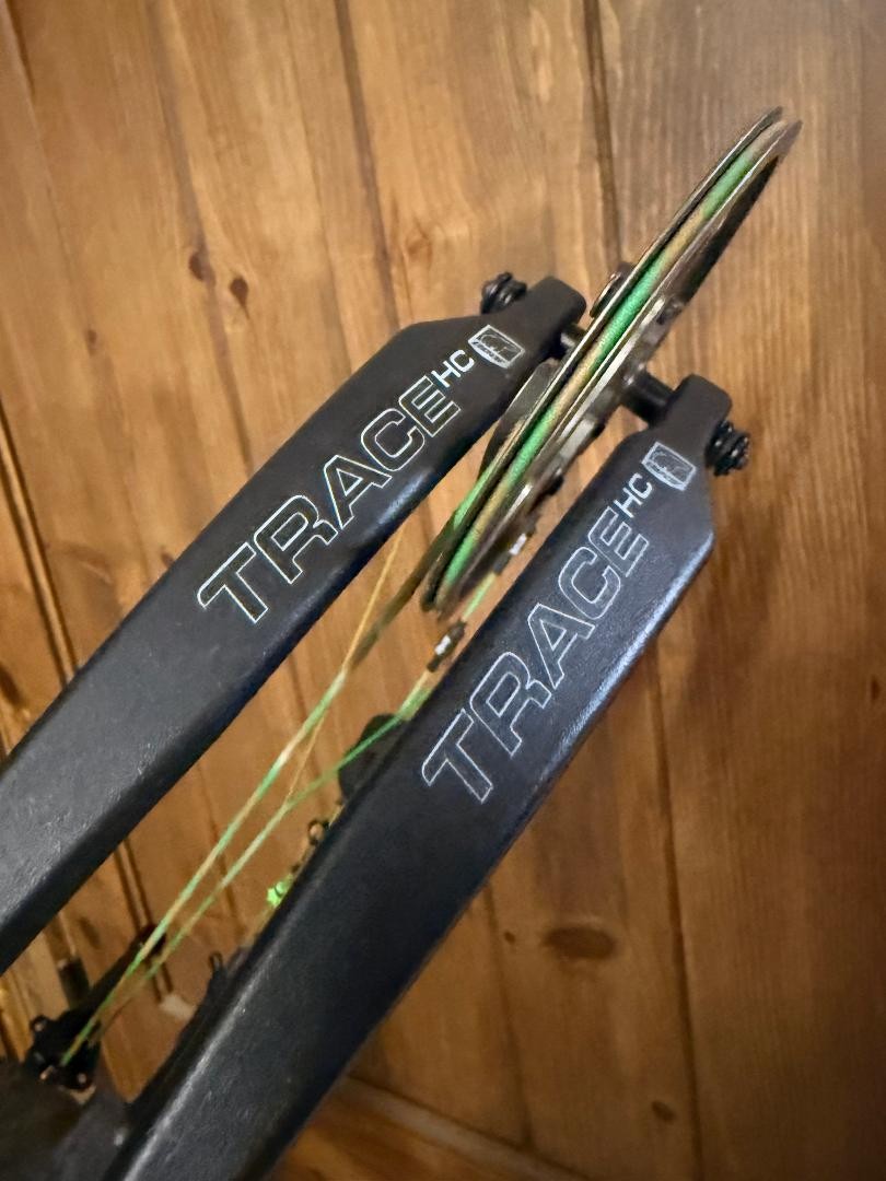 Nice Bear Trace HC Compound Bow RH 70 Lbs Approach Hunting Bow