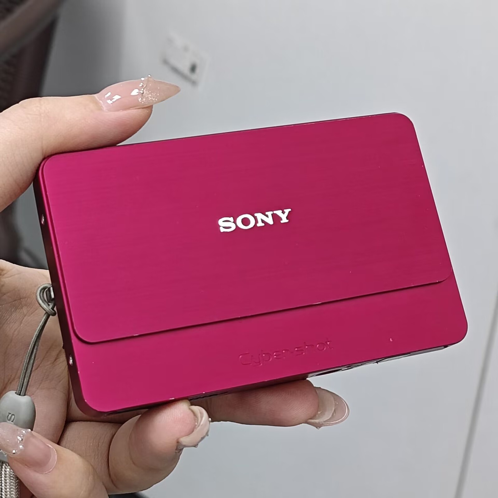 SONY Cyber-shot DSC-T700 Digital Camera 10.10 MP 4X Zoom Touch Screen Pink