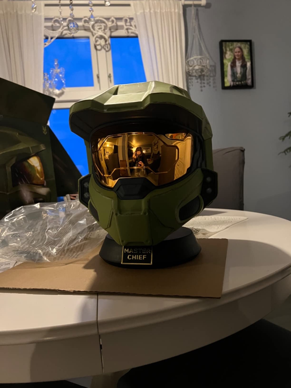 Halo Master Chief Deluxe Helmet with Stand - LED Light | free shipping