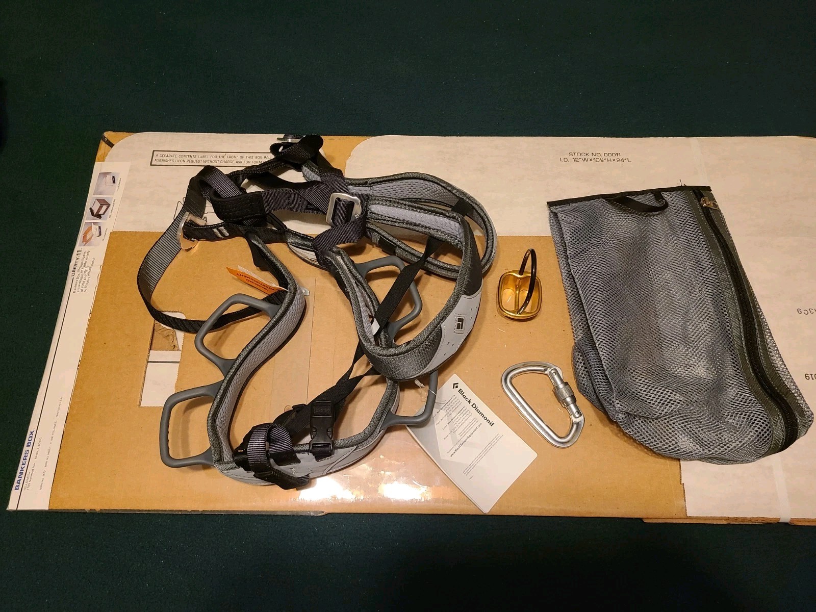 NEW Black Diamond Climbing Harness Womens Small 27"-30” w/ Carabiner & Belay