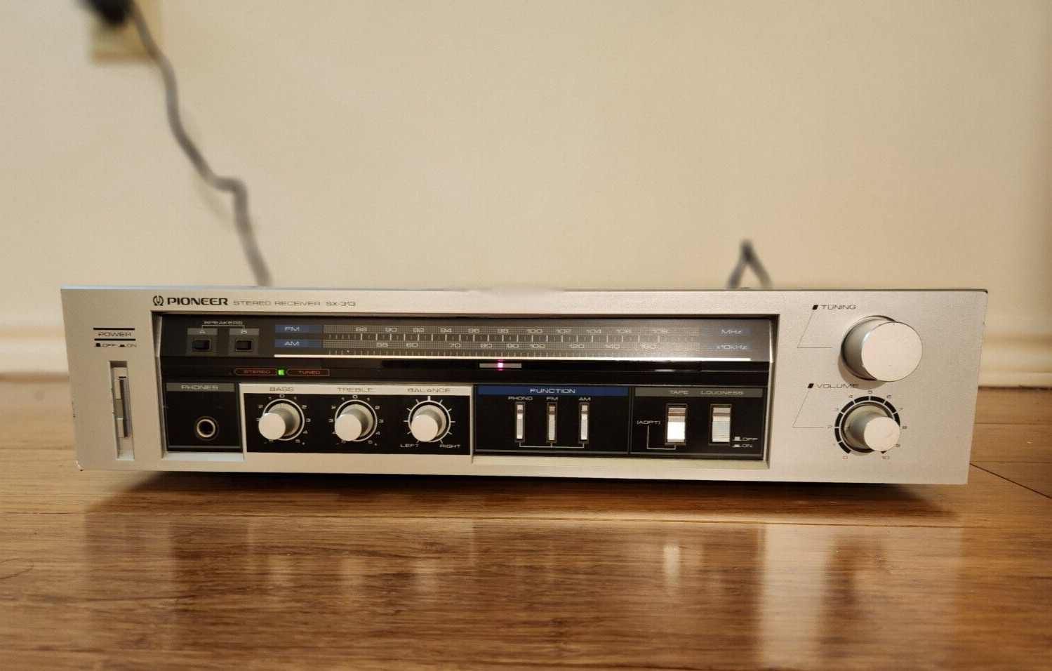 Pioneer SX-313 Stereo Receiver Silver! Tested. All functions work. Made In Japan