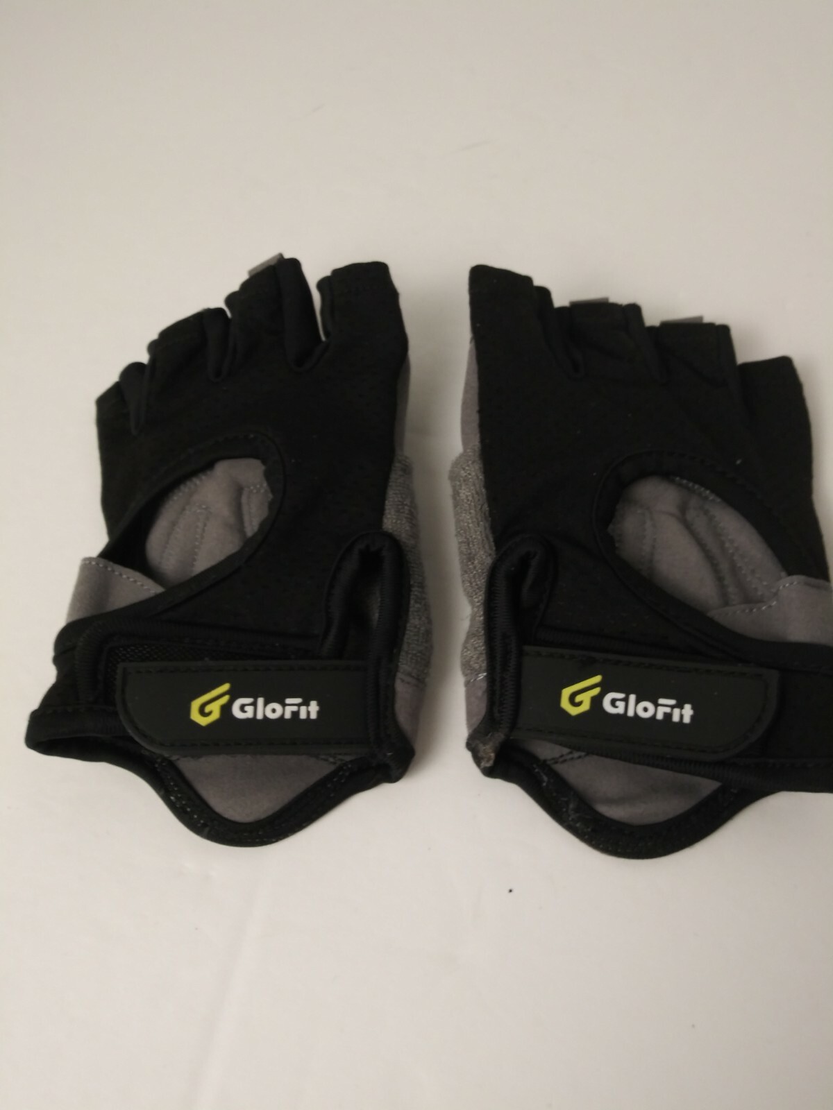 Glofit Ultralight Workout Gloves Knuckle Weight Lifting Fingerless Black Small