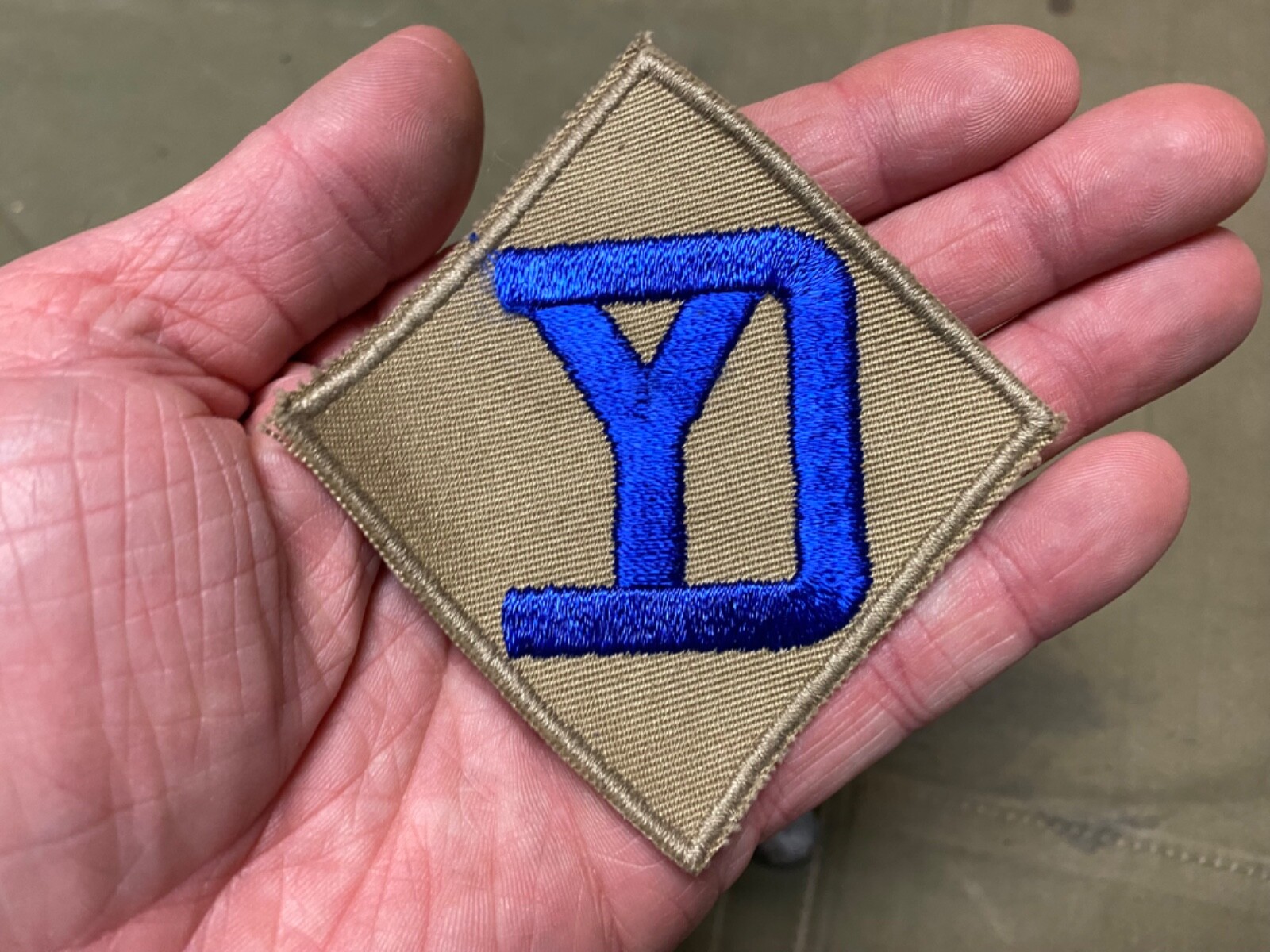 ORIGINAL WWII US ARMY 26TH INFANTRY DIVISION JACKET SLEEVE INSIGNIA PATCH