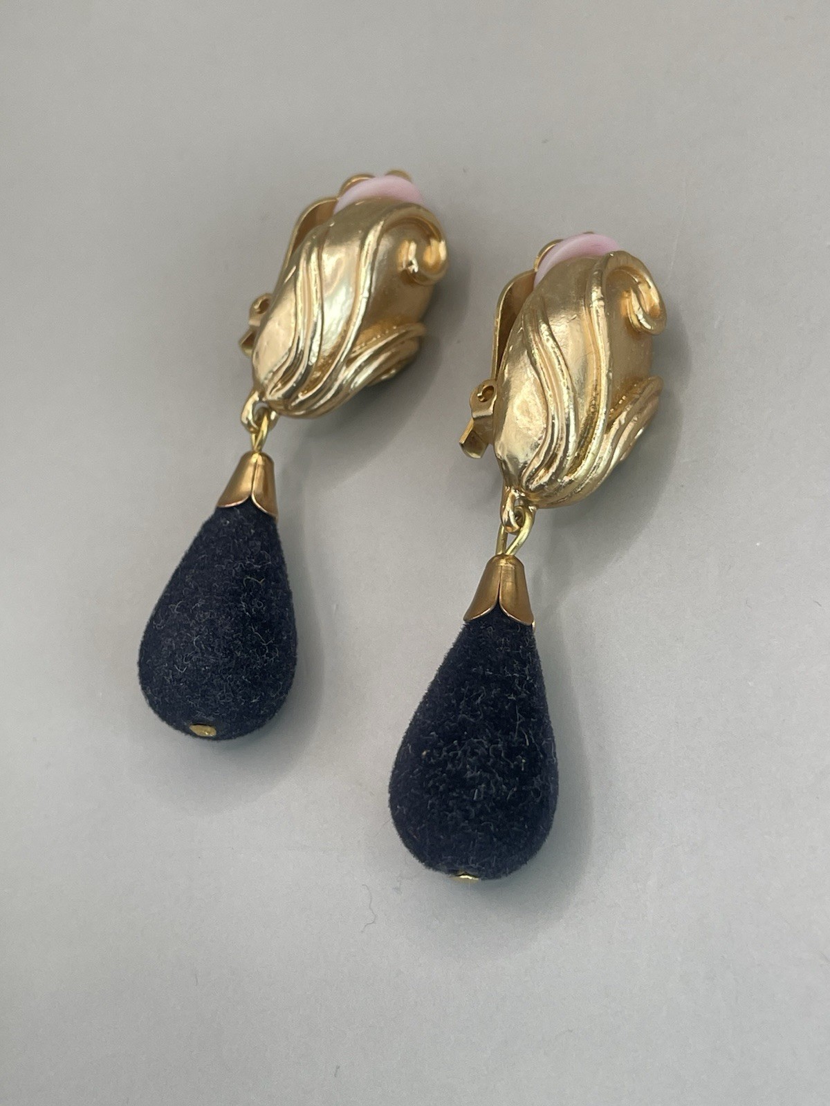 Vintage Brushed GoldTone Black Velvet Dangle Clip On 2.2” Earrings Retro