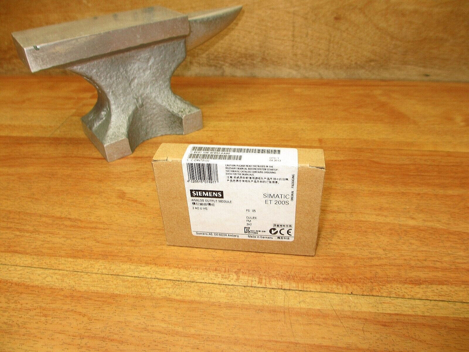 Siemens 6ES7135-4FB52-0AB0 *NEW SEALED* Analog Output Module **USA SHIP**