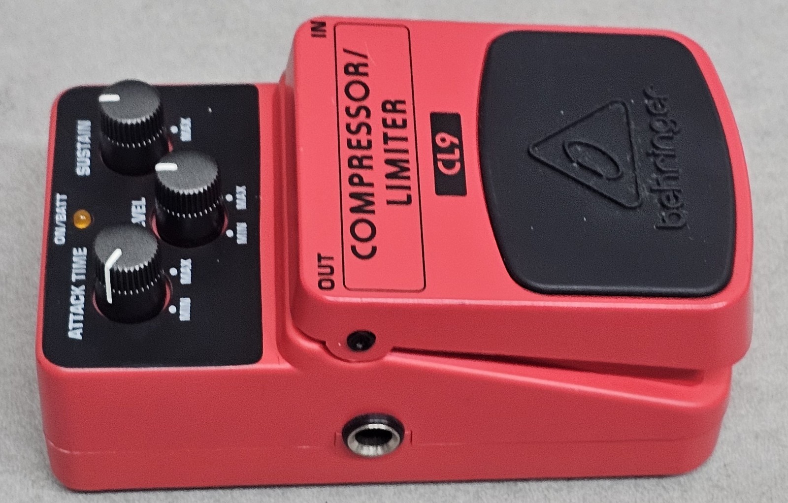 Behringer Compressor Limiter CL9 Red Guitar Pedal Compressor Limiter