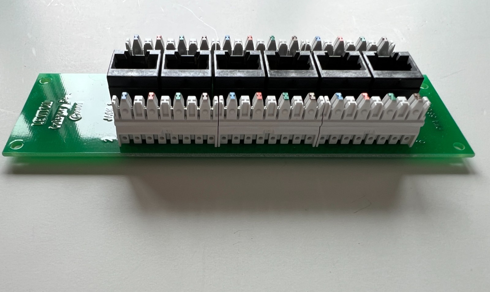 Leviton Category 5E PWA58159-03 Voice and Data Distribution Board 6 Port 1x6