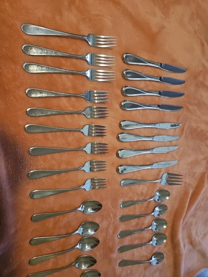 Place Settings Oneida SOAR Stainless Glossy 30 Total Pieces