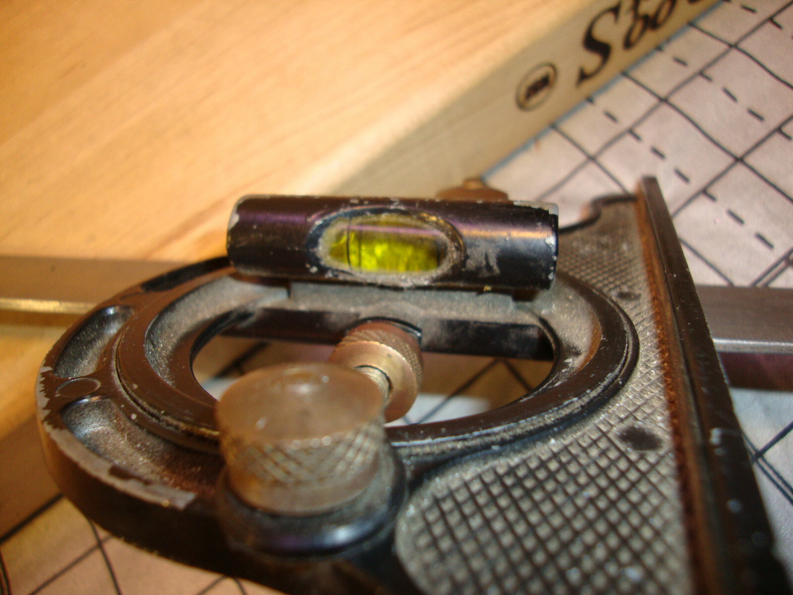 MADE IN ENGLAND VINTAGE PROTRACTOR . LEVEL- RULE Brass Nobs