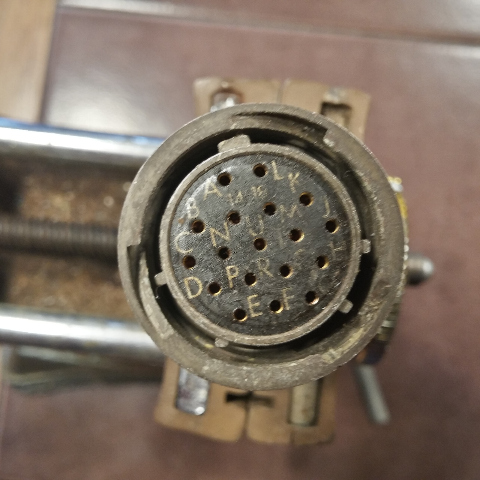 Burndy BT06EC-14-18S Connector
