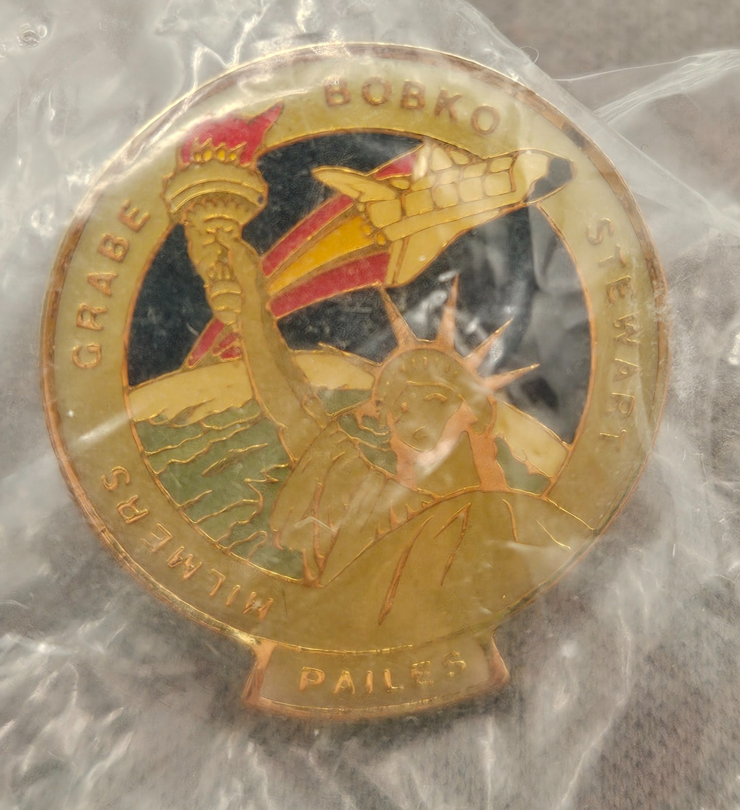 Vtg NASA Space Shuttle Atlantis STS-51-J Pin Grabe Hilmers Bobko Stewart Pailes