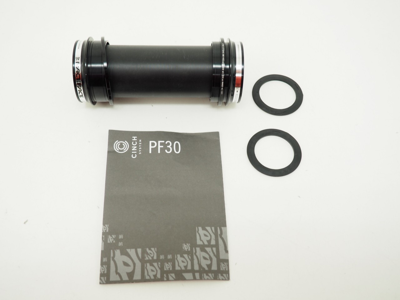New! RaceFace Cinch PF30 Bottom Bracket 100mm x 30mm Black 125g