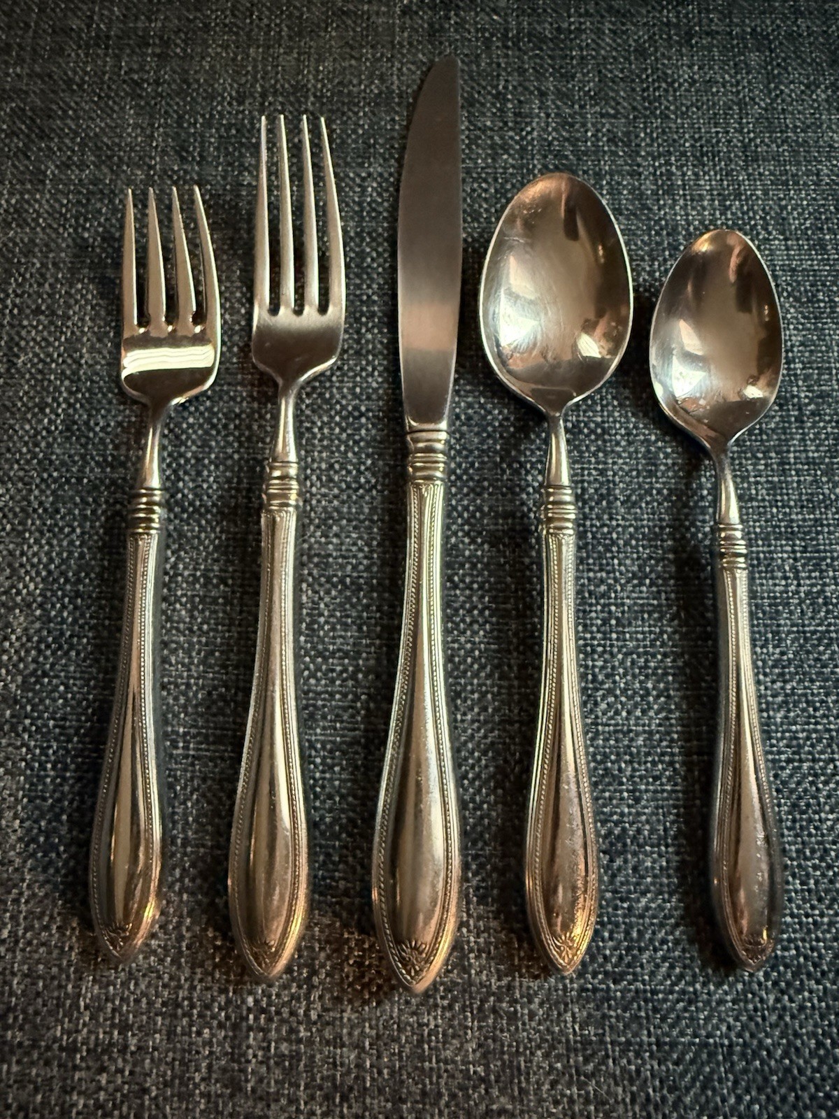 Oneida Sheraton Cube/Heirloom Stainless Flatware 18/10 5-Piece Place Setting