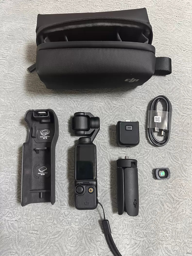 DJI Osmo Pocket 3 Creator Combo (Full set of official accessories) - 99%New