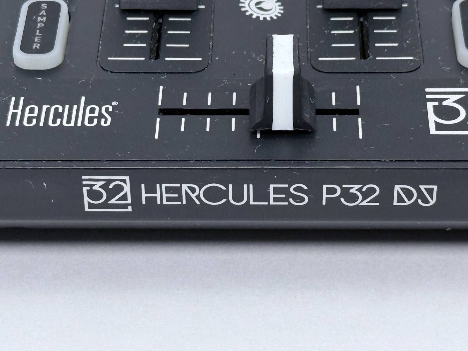 Hercules P32 Advanced DJ Controller DJCONTROL-P32 Performance Pads USB Mixer