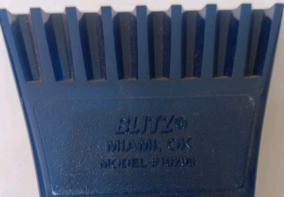 30 Auto Window Ice Scrapers 10 X 3.75" Blade Blitz Ice Breakers 10290