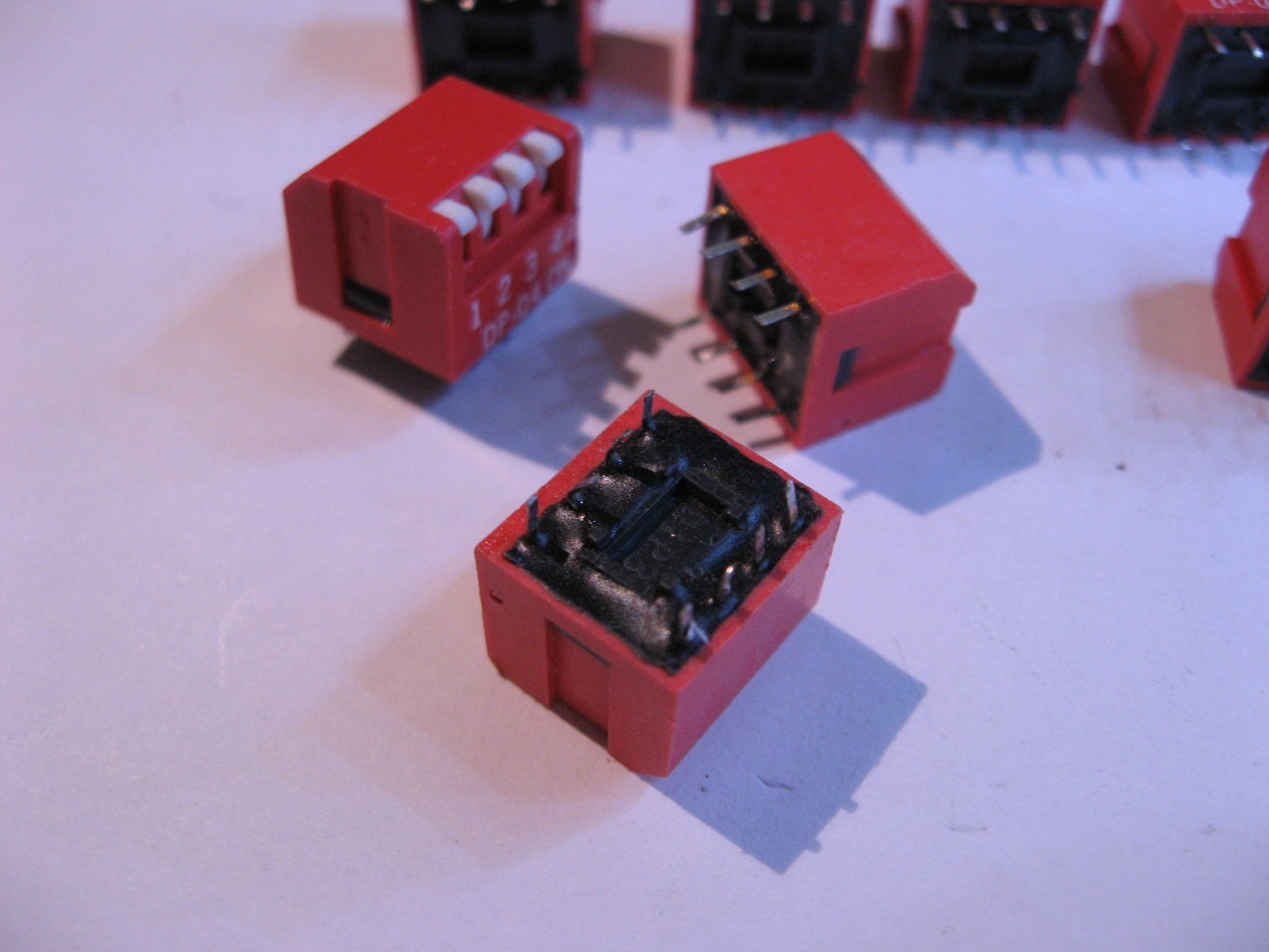 DIP Switch 4 Position Through Hole Mount Right Angle DP-04 Used PCB Pulls Qty 10
