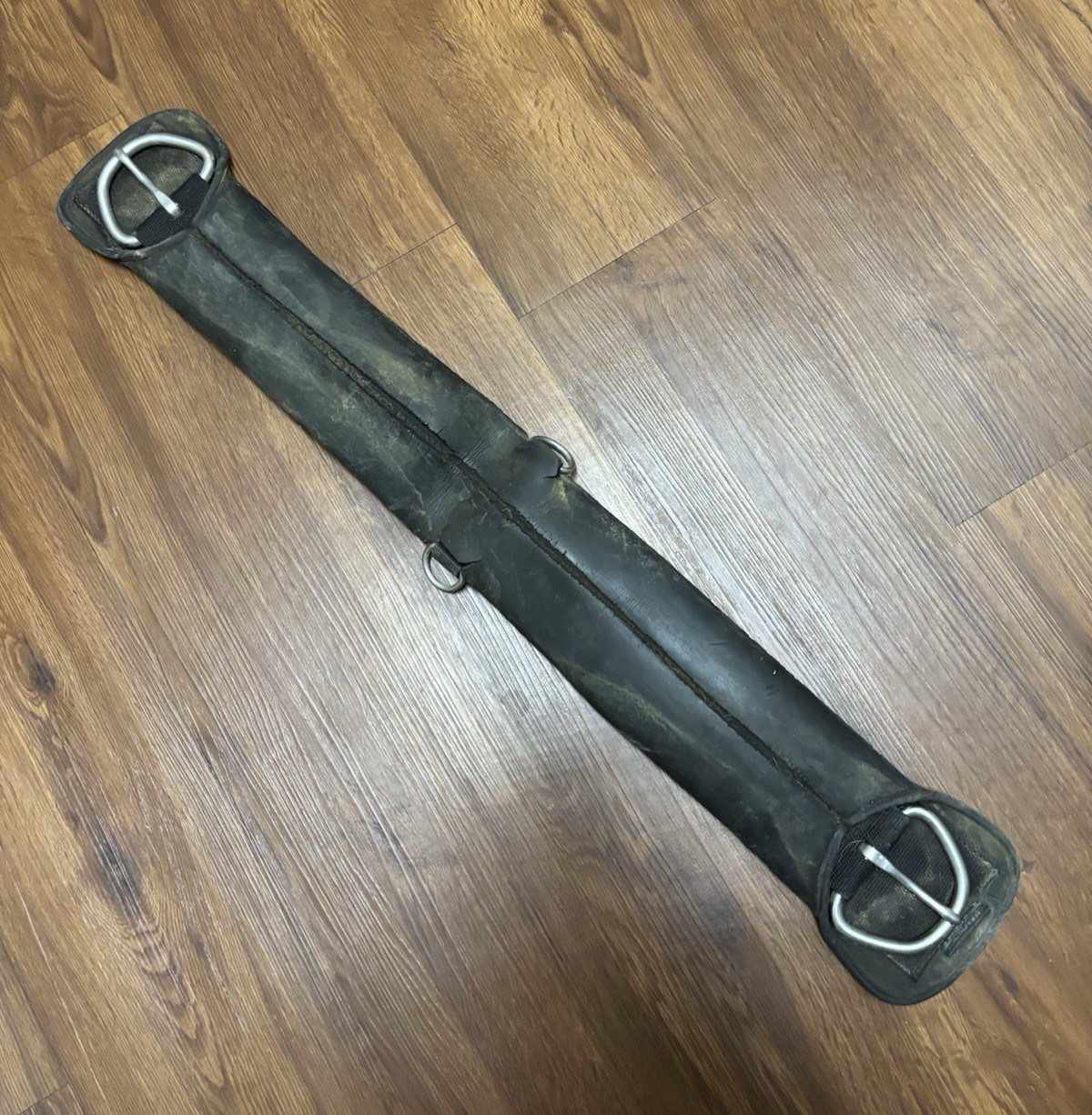 Black neoprene Western cinch with D-Rings 32 inches