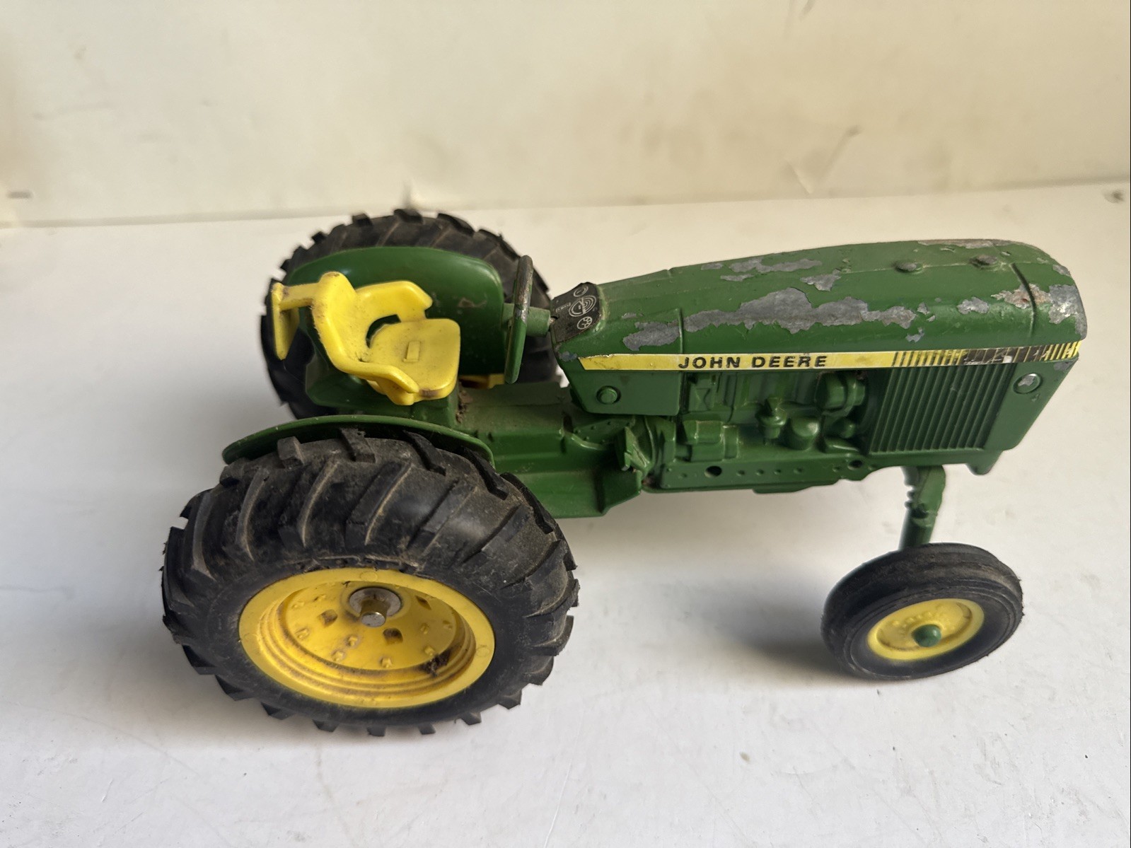 ERTL 1/16 John Deere Utility Tractor (32)