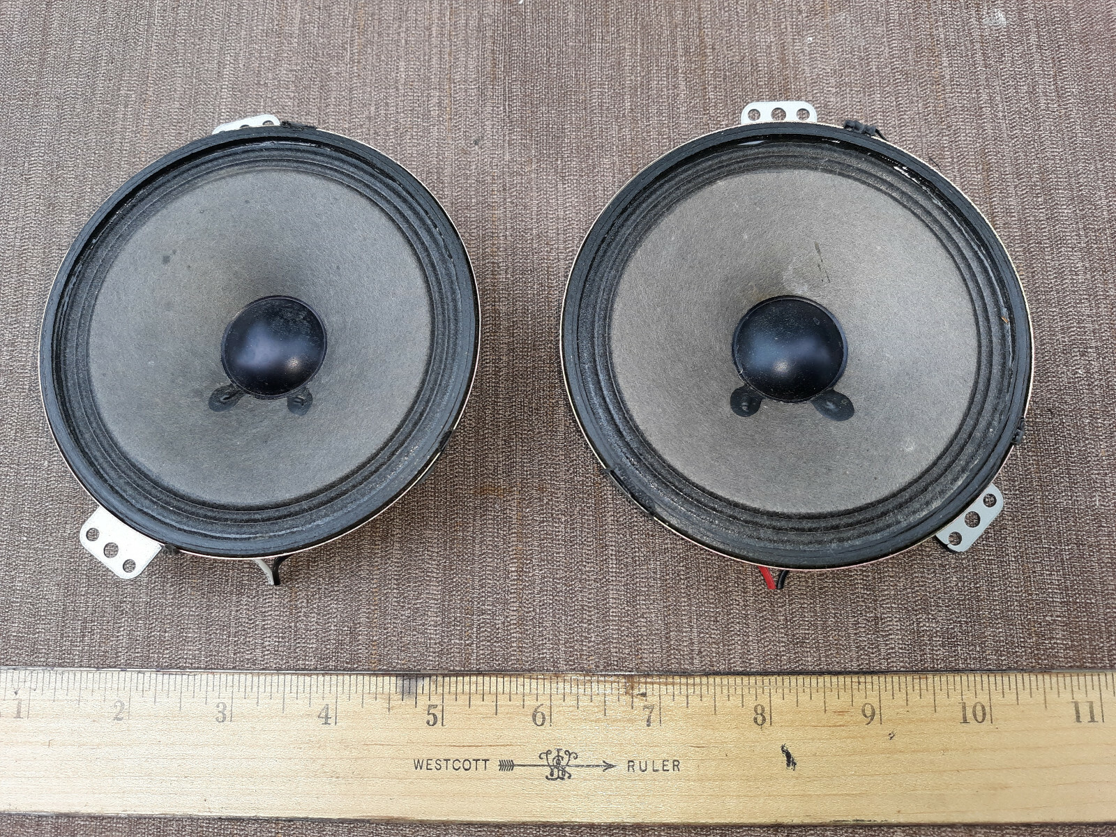 26CC58 PAIR OF AIWA SPEAKERS, 4" DIAMETER, 1-3/8" DEEP, 8A-CDA-655-01, 10 WATT ?