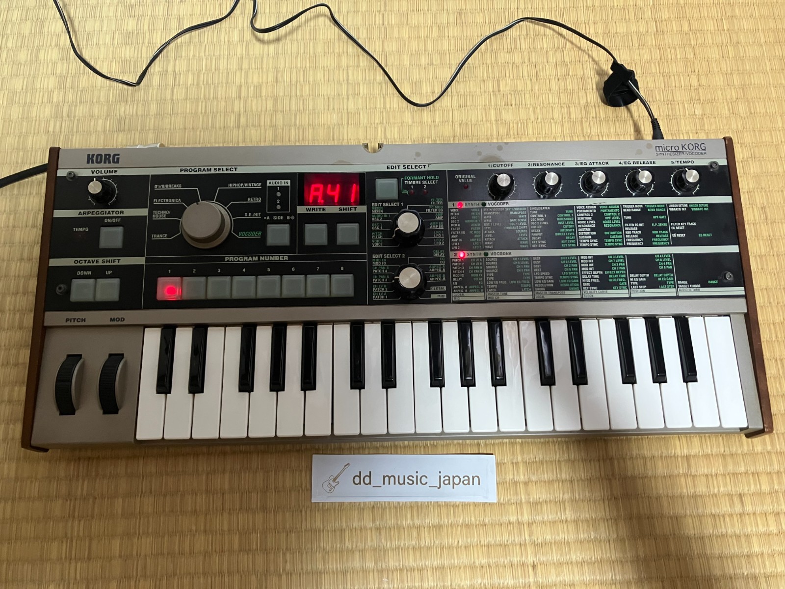 Korg MicroKorg Synthesizer Vocoder Analog Modeling 37-Key Keyboard