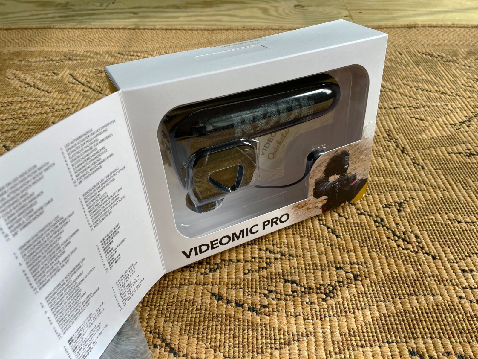 RØDE VideoMic Pro - Compact Directional On-Camera Mic + Auray DeadCat (Open Box)