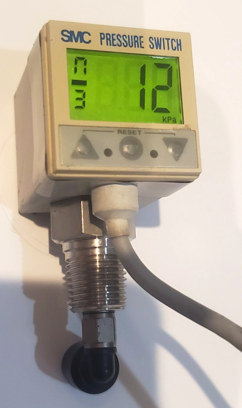 SMC ZSE5B-02-27L Pressure Switch 200kPa