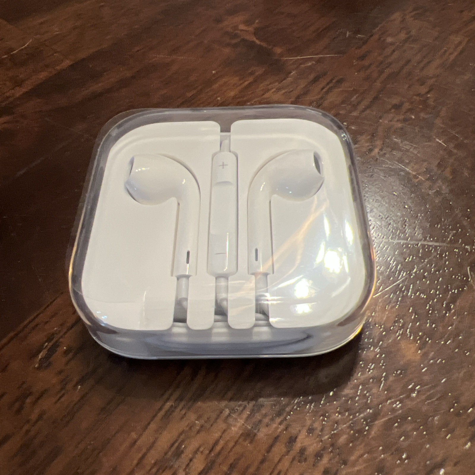 Apple EarPods 3.5mm Jack Earbuds Headphones White Wired