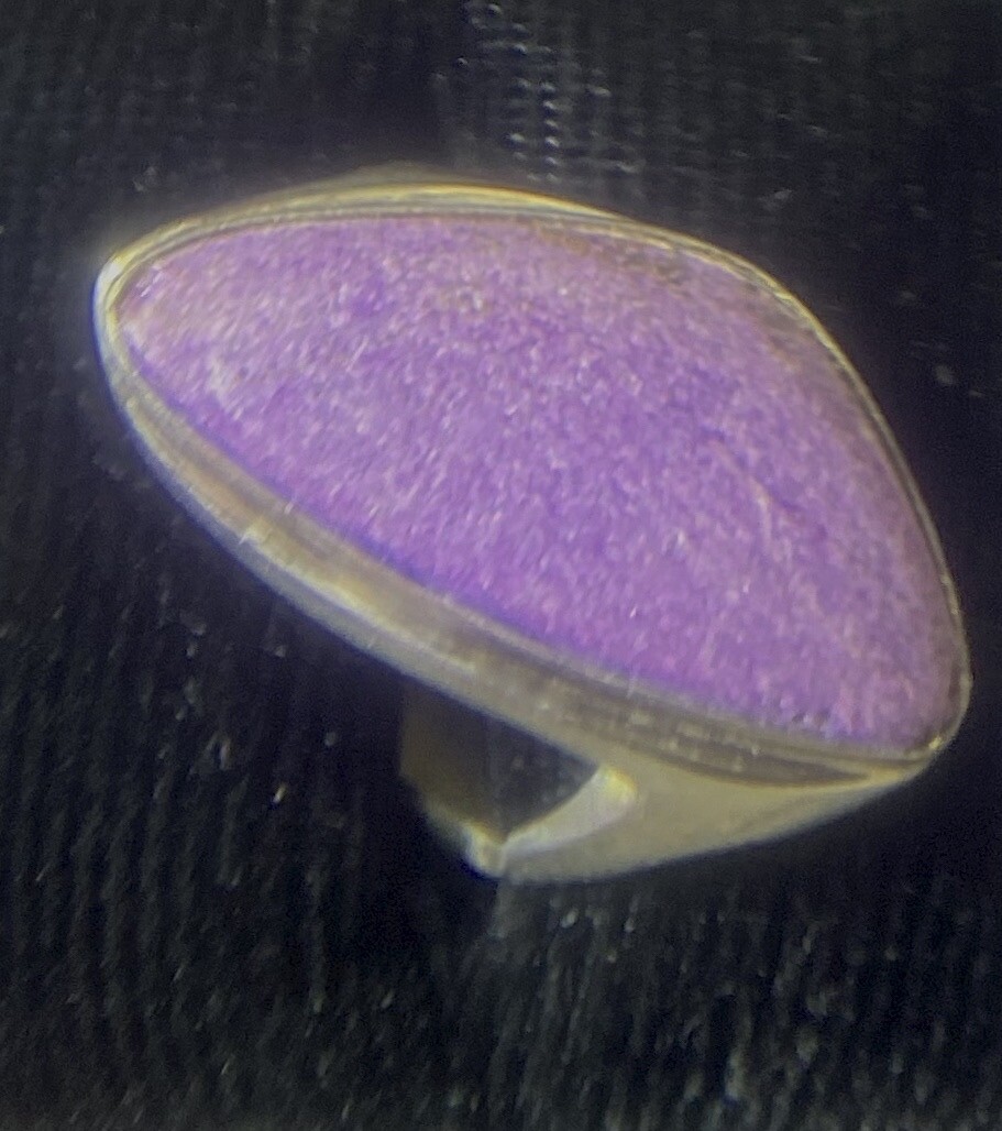 STICHTITE SET IN SILVER RING 26 CARATS OR 5.33 GRAMS