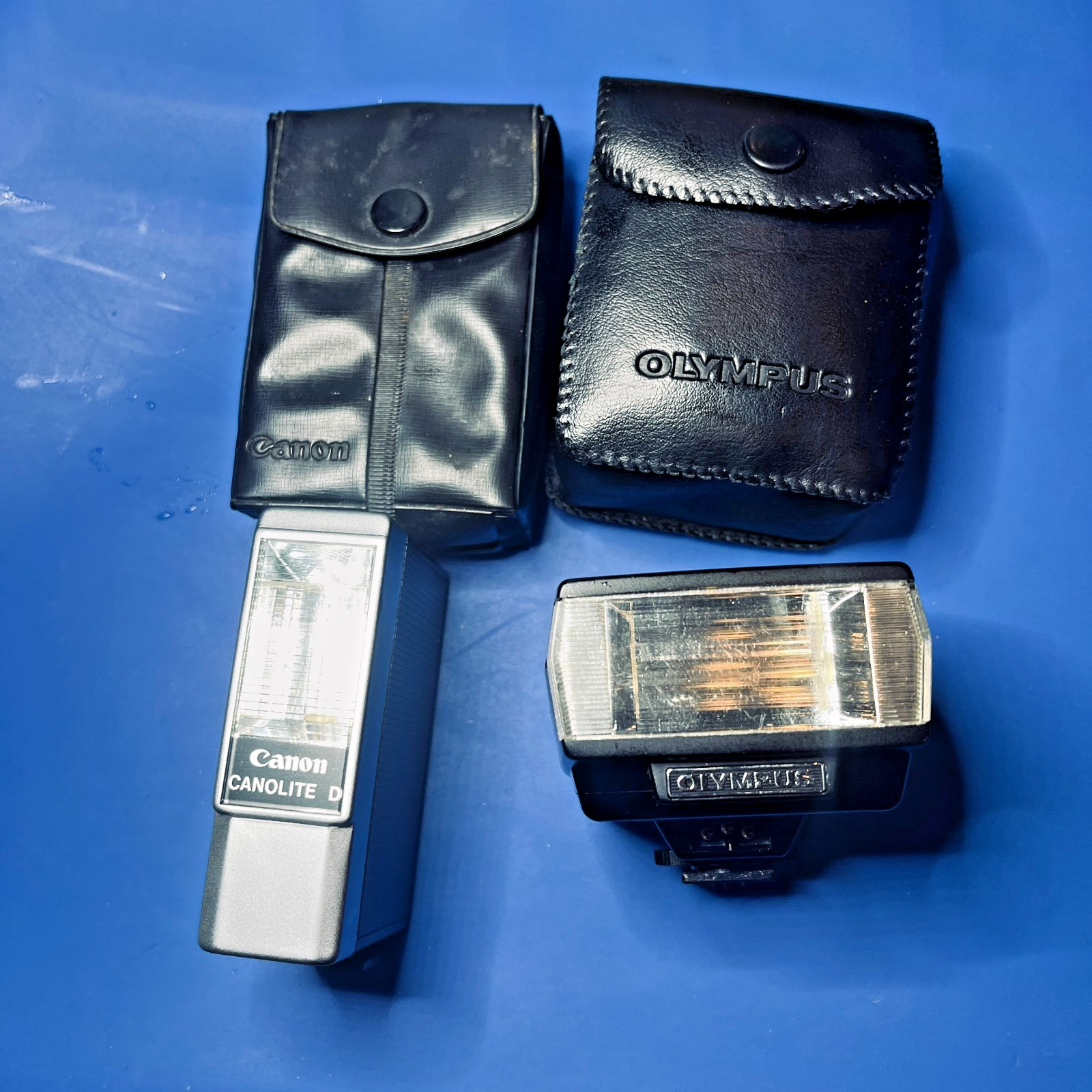 Canon Canolite D & Olympus Shoe Mount Flash Units w/ Cases - For Parts/Repair
